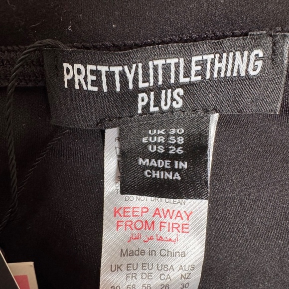 Pretty Little Thing Plus Black Sculpt Leggings Size 26 NWT Athleisure - Picture 3 of 4
